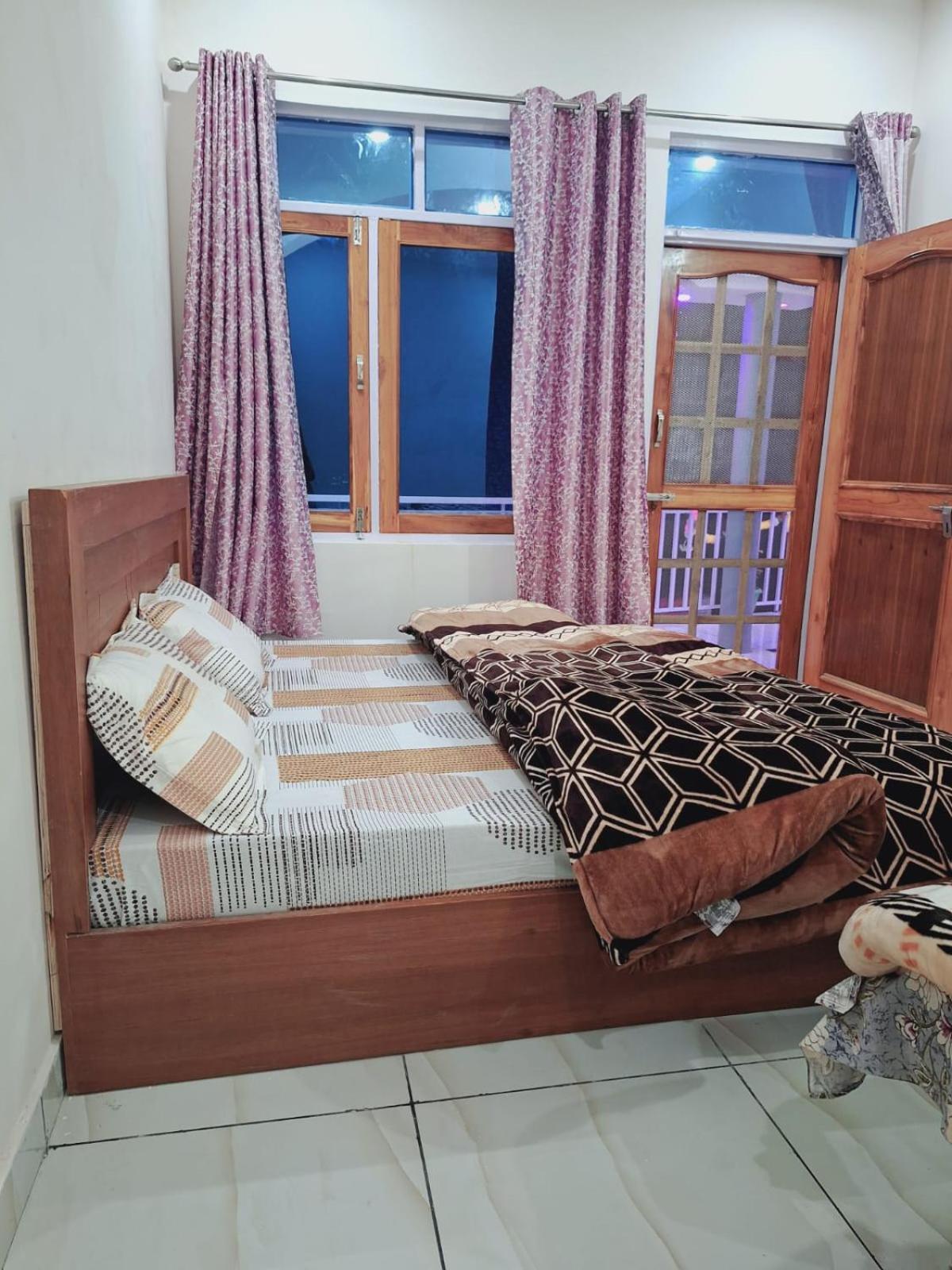 Chandarshila Hike Homestay Ukhimath Exteriér fotografie